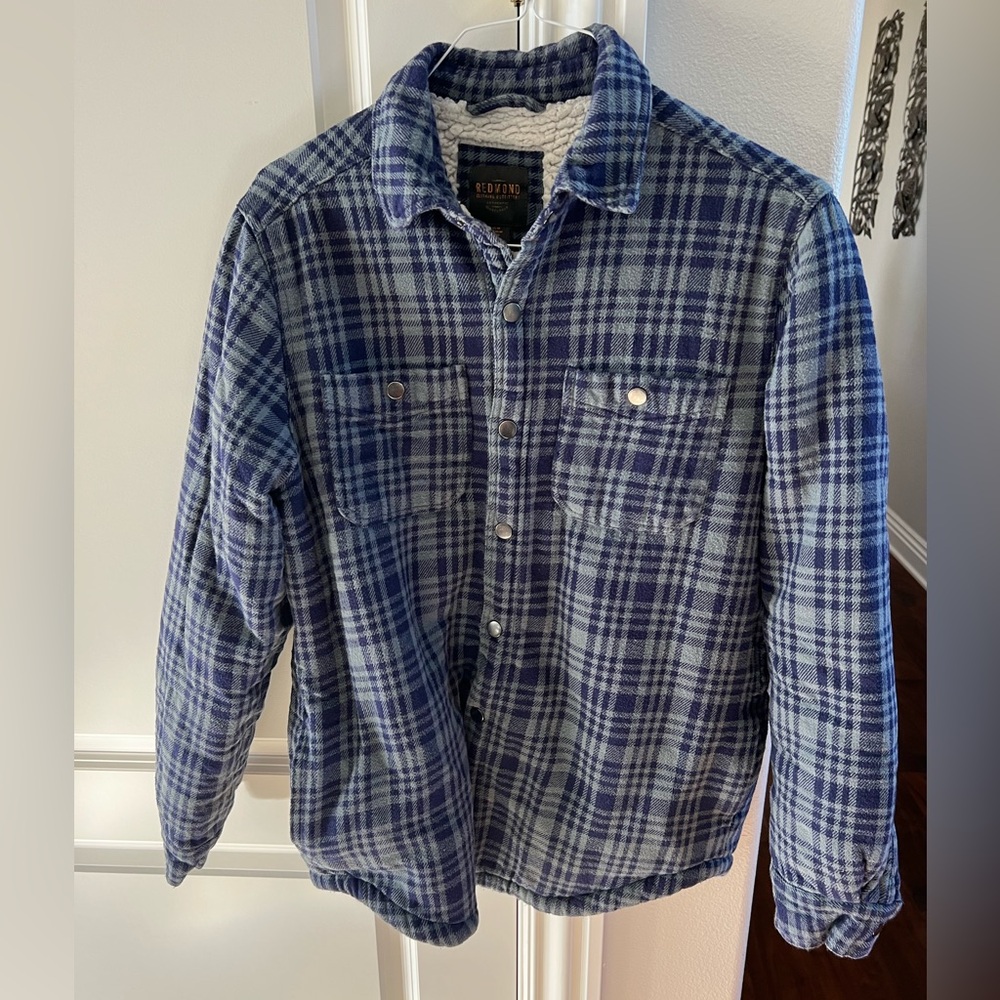 CLEARANCE Men’s Medium Blue Plaid Sherpa Lined Button Down Snap Shirt Jacket